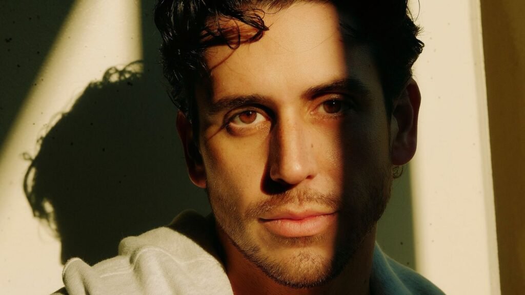 Unlocking the perfect skincare routine for men: expert tips revealed