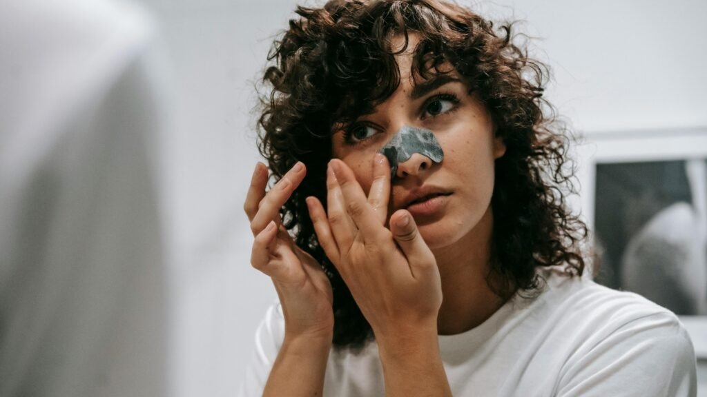 Expert tips for safe blackhead treatment and prevention